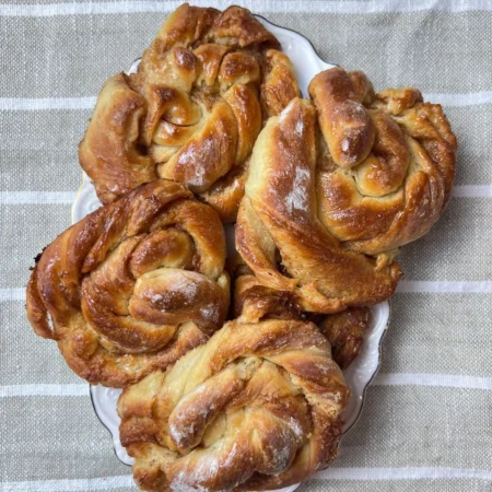 Sourdough cardamom buns box of 6